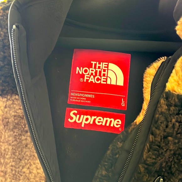 Supreme The North Face Bleached Denim Print Fleece Jacket Sz. Large . Brand New! - Picture 2 of 8